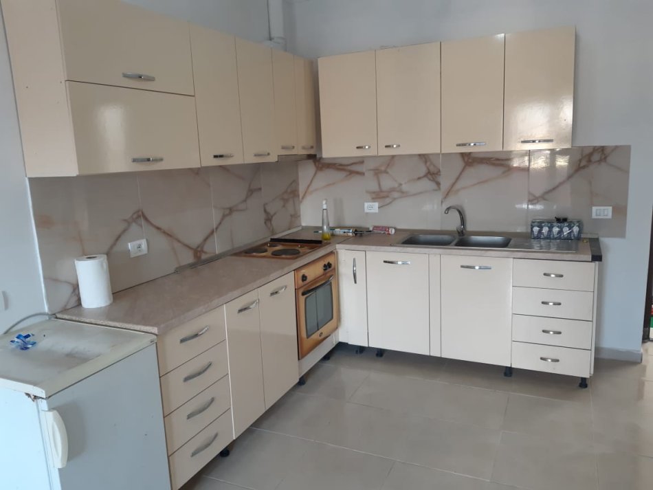 Tirane, shitet apartament 2+1+Ballkon Kati 3, 88 m² 95.000 € (ne rrugen e Kercikeve Babrru Tirane)