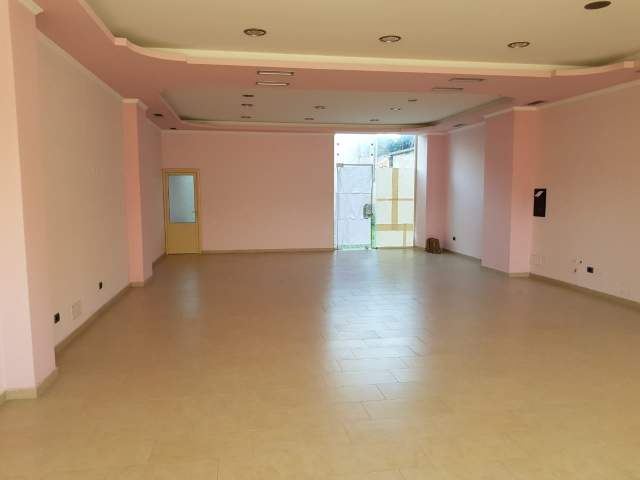 Elbasan, shitet dyqan 117 m² 100.000 Euro