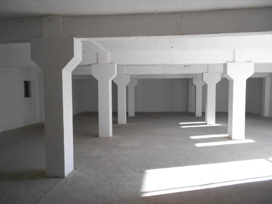 Tirane, jepet me qera Kati 2, 412 m² 1.000 € (Siri Kodra)