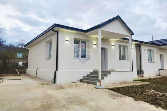Tirane, jepet me qera shtepi 1 Katshe 85 m² 250 Euro (Baldushk)