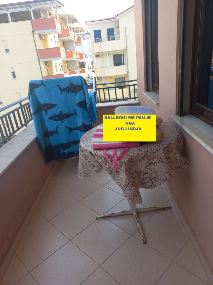 Durres-Plazh,Okazion, Shhitet apartament cilësor, tip 1+1 me ballkon, kat 4, pallat ri 5-kate, sip.54m², Cmimi 63.000 €, tek Plazhi i Shkëmbit Kavajës, linja dytë nga deti, 50m nga bregu, pranë Hotel Besani, 5-minuta autovetur (4 km) nga/Ura e Dajlanit, fillimi i Plazhit Durresit..