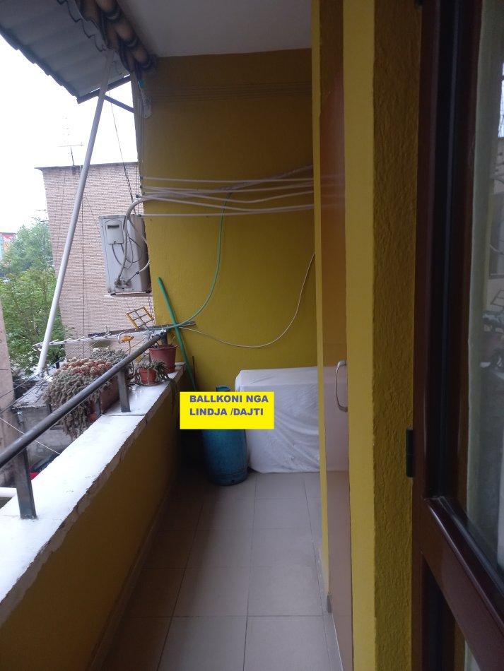 Tirane,Shitet Apartament tip 2+1+Aneks, kat 3, pallat ri 10 kate, sip.95m², Cmimi 145.000 €, në Blv.Zhan D’Ark, pranë Min. Jashtme e zyrave Avokatit Popullit, 20 m nga Lana, Brryli, 5-minuta këmbë nga qendra e Tiranës