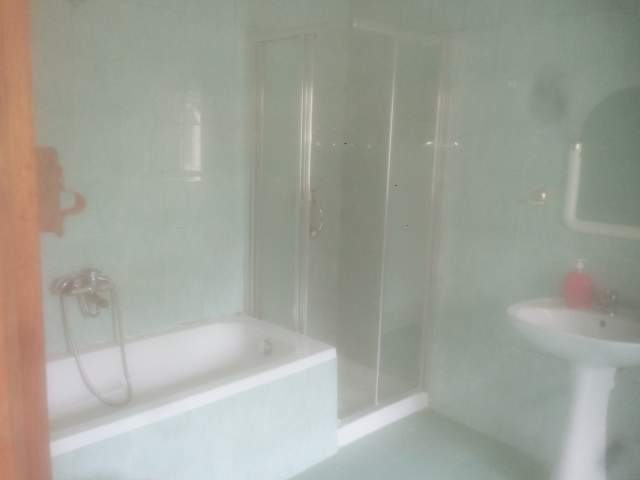 Tirane,Laprake, jap me qera shtepi private 2+1+A+BLK 90 m² , mobiluar, 30 000 Leke (Sheshi "Shqiponja", prane AMC, Laprake)