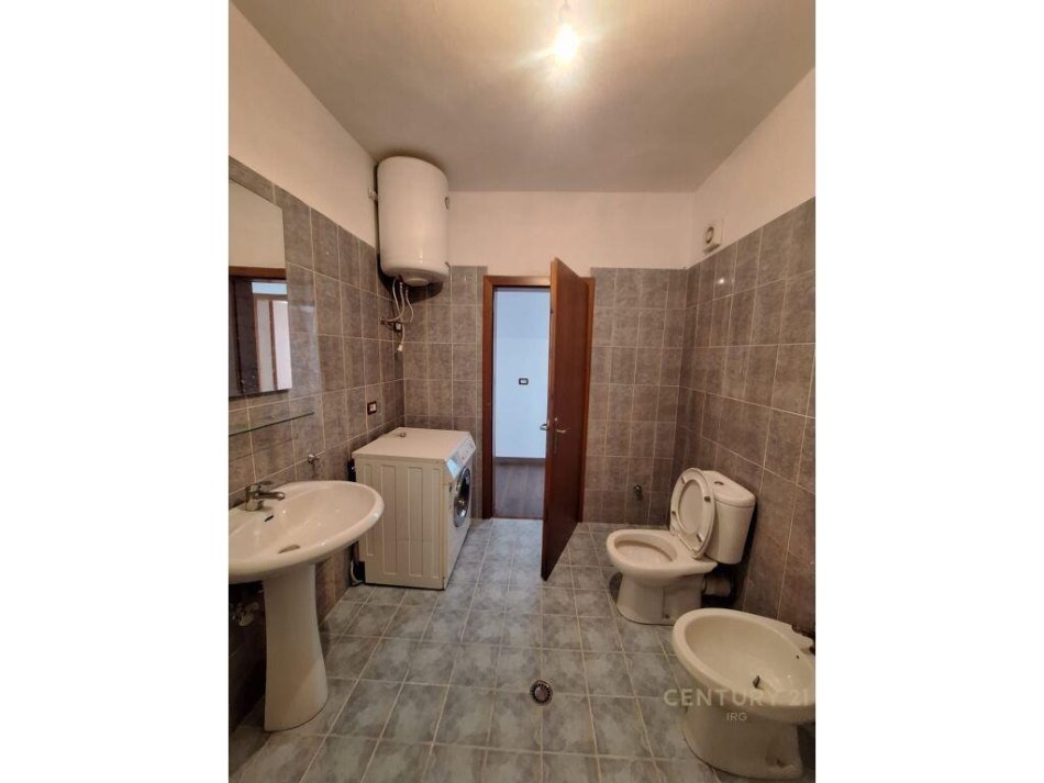 Tirane, shitet apartament 2+1 Kati 5, (Don Bosco)