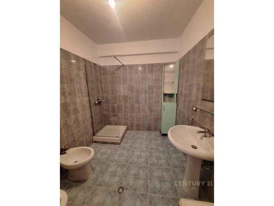 Tirane, shitet apartament 2+1 Kati 5, (Don Bosco)