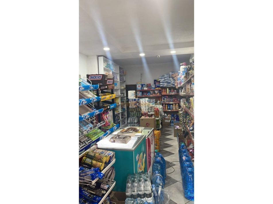 0683487469 Tirane, jepet me qera dyqan Kati 0, 29 m² 700 € (Rruga e Barrikadave)