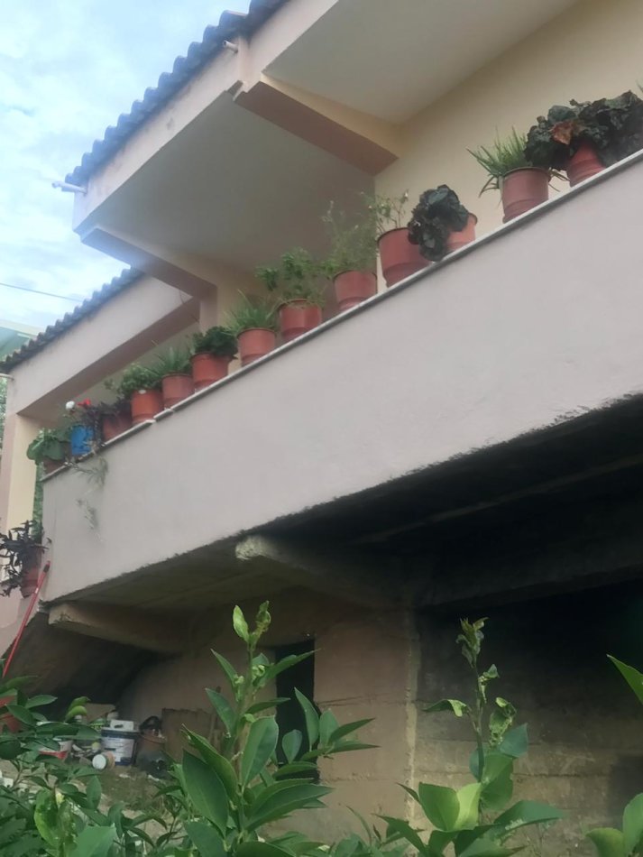 Shitet shtepi dy kateshe ne rrugen Fuat Toptani afer Qytetit Studenti Tirane.