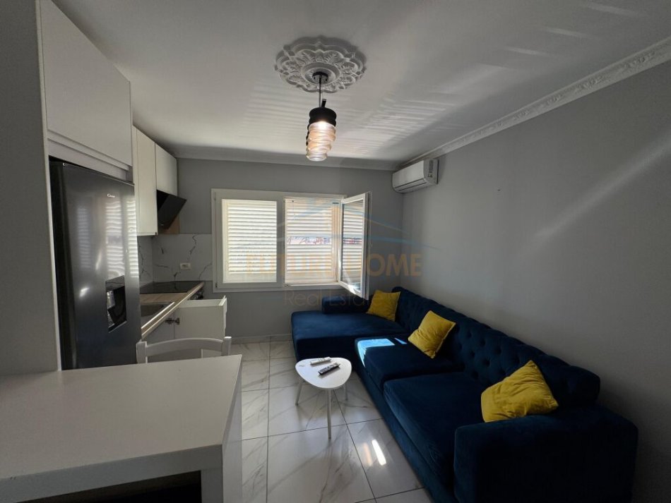 Tirane, jepet me qera 1+1 Kati 3, 45 m² 550 € (Rruga e Barrikadave)