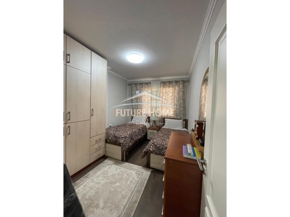 0683487469 Tirane, jepet me qera 2+1+Ballkon Kati 4, 111 m² 800 € (Rruga e Barrikades)