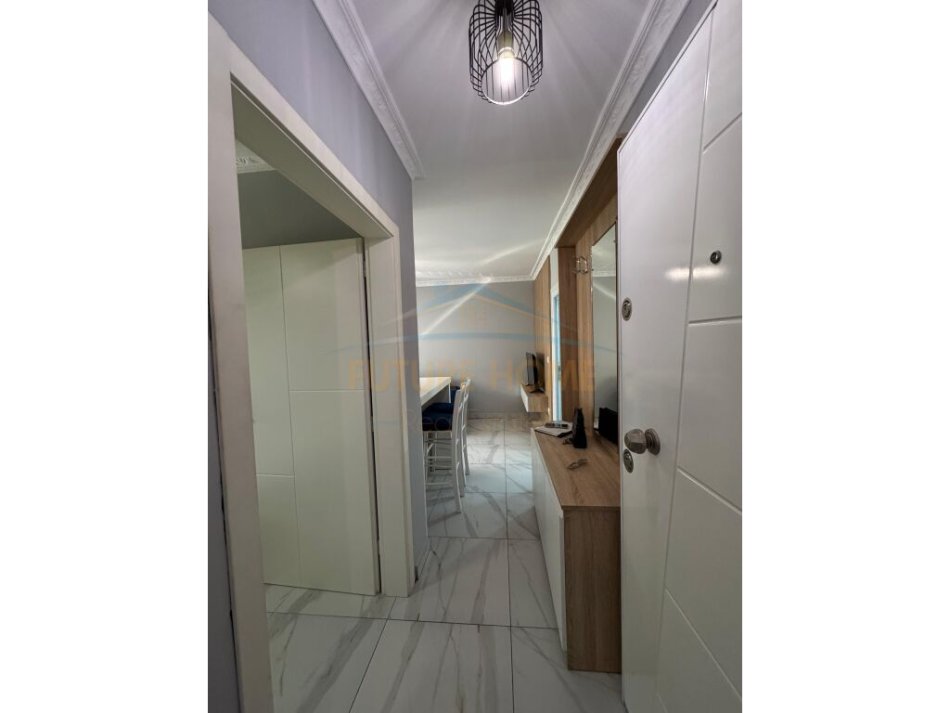 Tirane, jepet me qera 1+1 Kati 3, 45 m² 550 € (Rruga e Barrikadave)