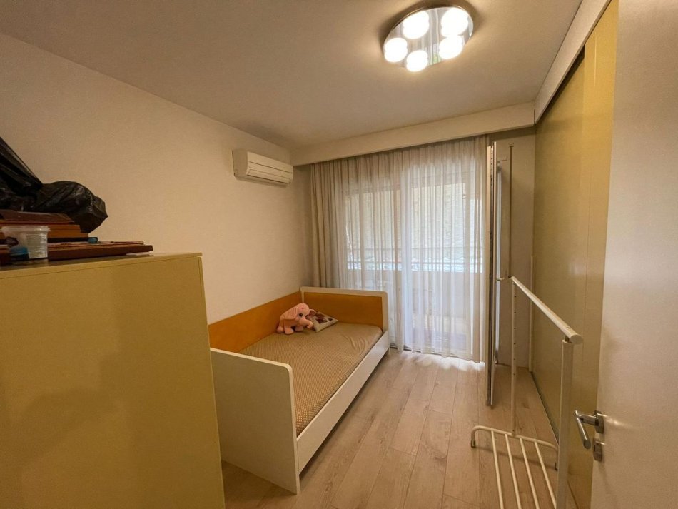 Tirane, shitet apartament 4+1 Kati 4, 224 m² 360.640 € (Dogana, Syri TV)