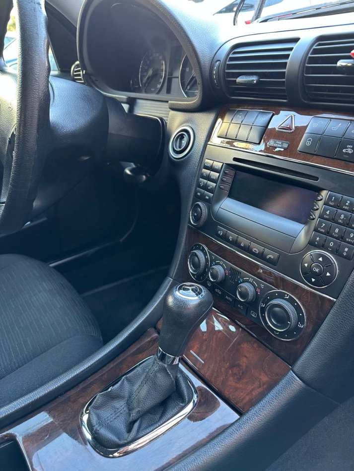 Tirane, shes makine Mercedes Benz Nafte, gri metalizato automatik Kondicioner 264.000 km 4.950 €