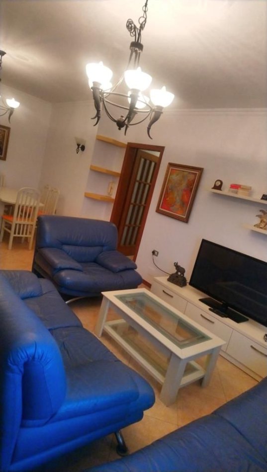 Tirane, jepet me qera apartament 2+1+Ballkon Kati 8, 80 m² 600 € (Qender , Sheshi Skenderbej , Rruga Sulejman Pasha , prapa restorant piazza)