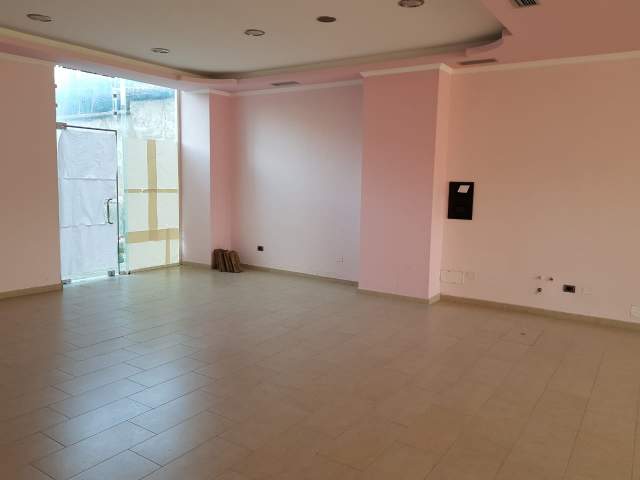 Elbasan, shitet dyqan 117 m² 100.000 Euro