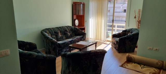 Tirane, jepet me qera apartament 2+1+BLK Kati 4, 89 m² 350 Euro (Fresk)