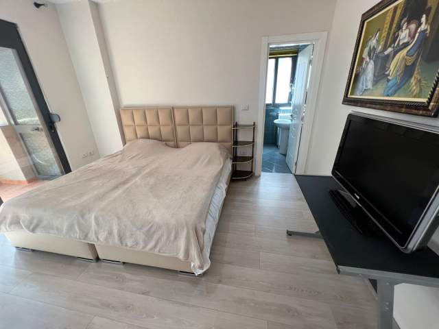 Tirane, jepet me qera apartament 3+1 Kati 2, 150 m² 850 Euro (Rruga e kosovareve)