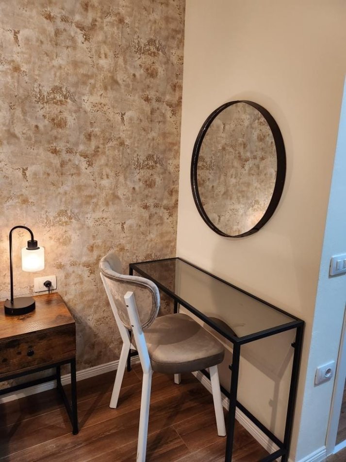 Tirane, jepet me qera apartament 1+1 Kati 10, 85 m² 800 € (Rruga e Barrikadave)