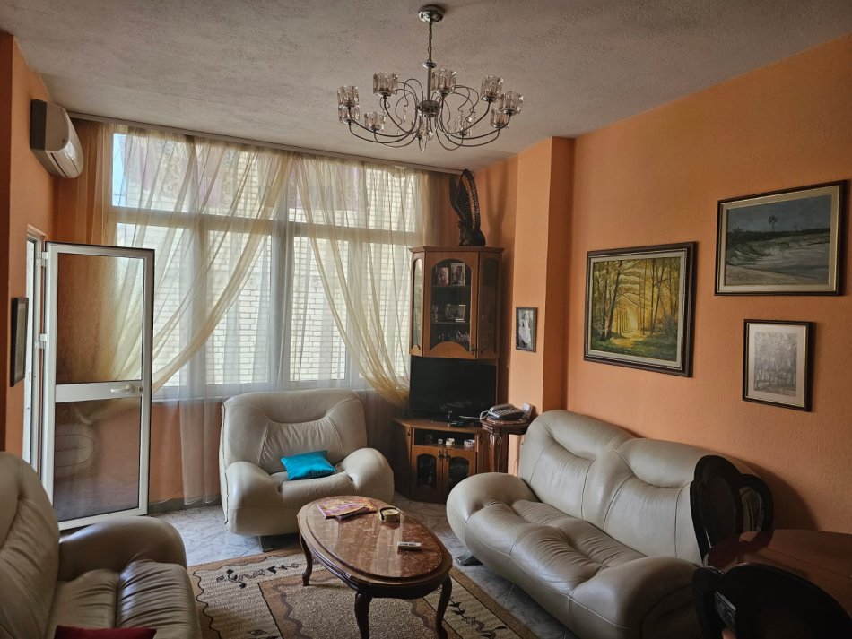 Tirane, shitet apartament 1+1 Kati 2, (Ali Demi)