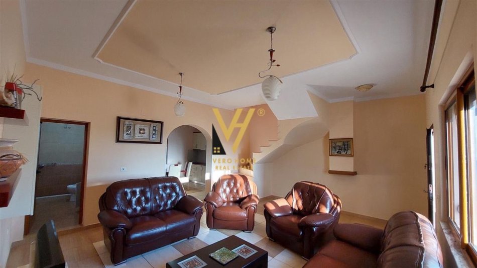 Tirane, jepet me qera Vile Tre kateshe ,  3+1+Ballkon Kati 0, 150 m² 500 € (FRESK)
