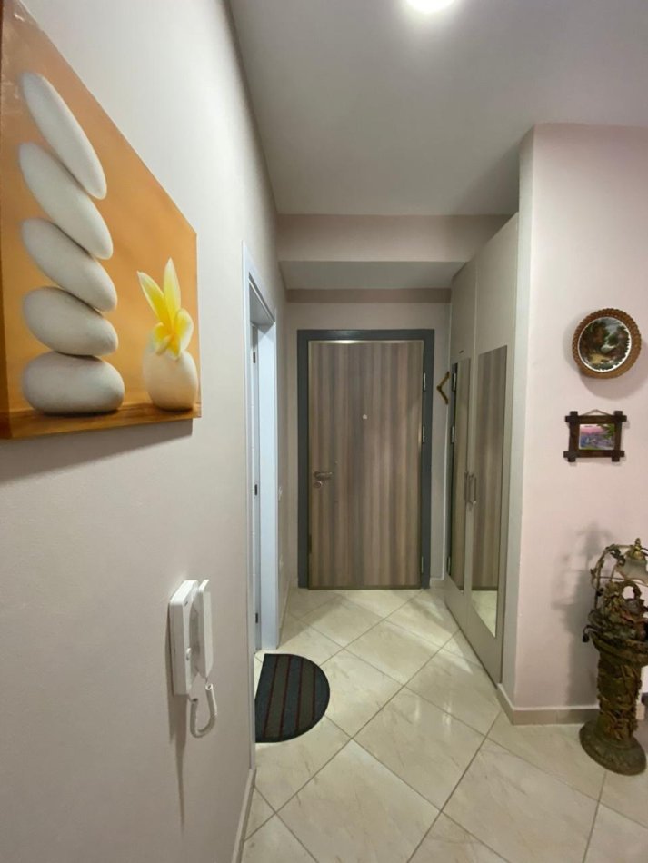 Tirane, jepet me qera apartament 1+1+Ballkon Kati 5, 65 m² 450 € (Golden Park , rruga Kavajes)