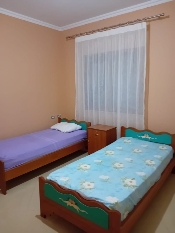 Tirane, jepet me qera apartament 3+1 Kati 1, 100 m² 460 € (5 Maj)