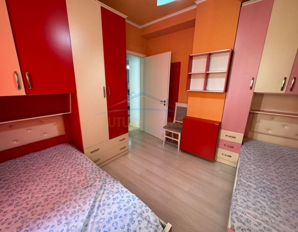 Tirane, shitet apartament 2+1+Ballkon Kati 2, 93 m² 140.000 € (Kodra e Diellit)