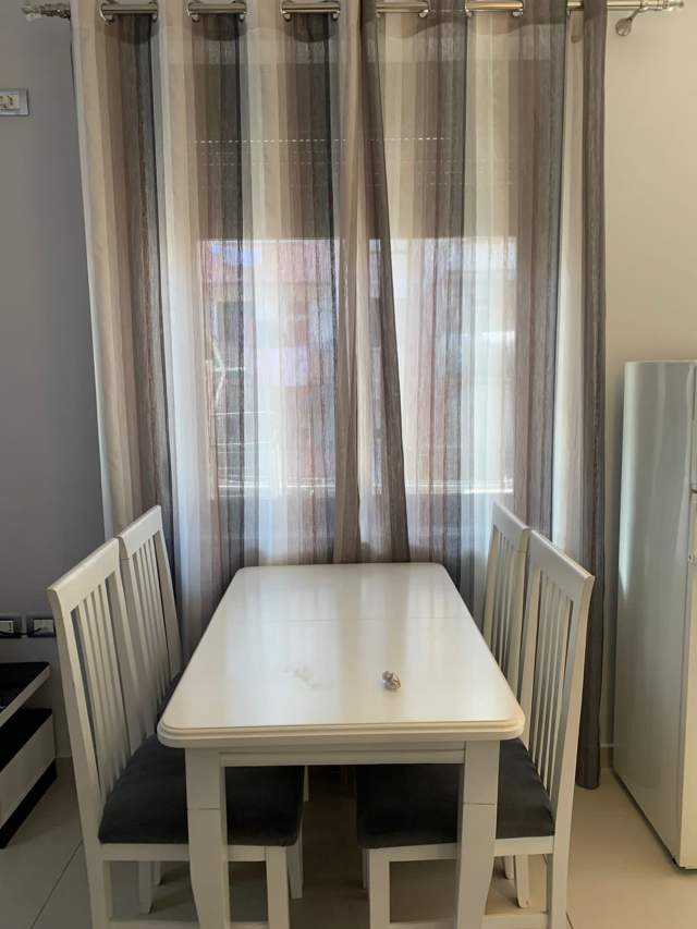 Tirane, jepet me qera apartament 1+1+BLK Kati 3, 62 m² 500 Euro (prane Intersportit)