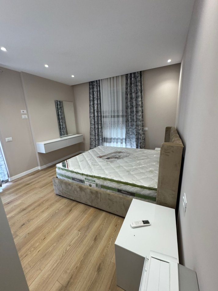 Shqiperi, shitet apartament 2+1+Ballkon Kati 2, 100 m² 160.000 € (Univers City Pamje Parku Plotesisht I Mobiluar + Post Parkimi)