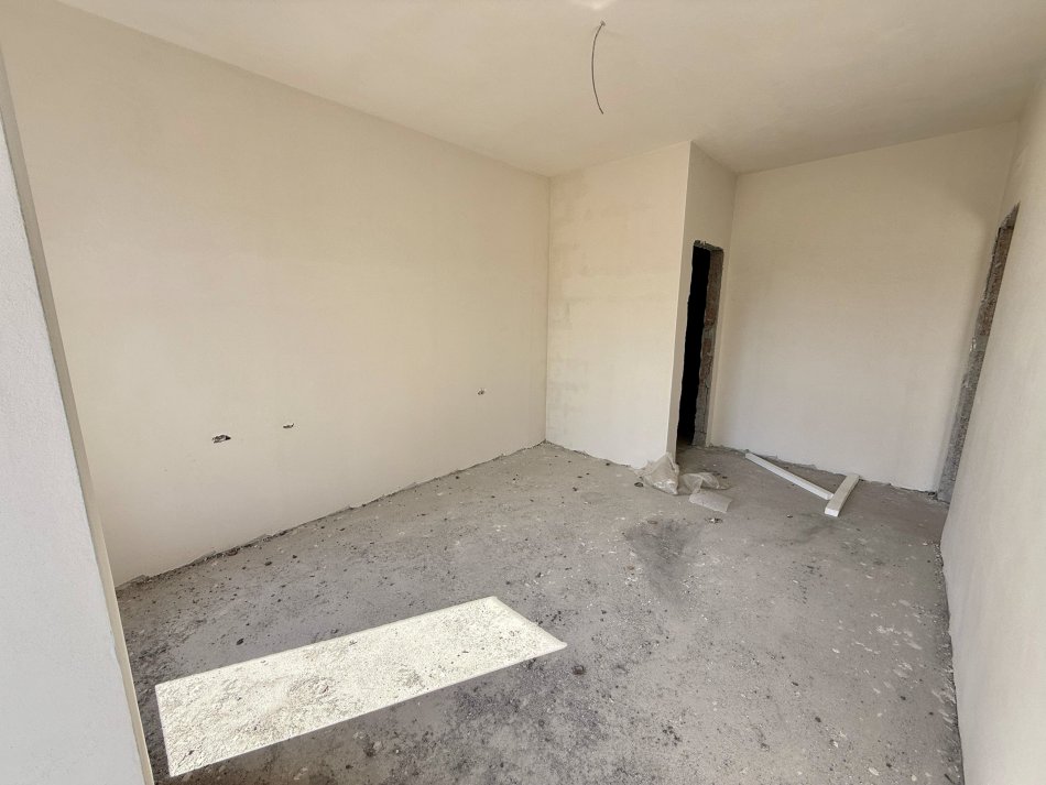 Tirane, shitet apartament 2+1Me 2 Tualete Dhe Ballkon , 93 m² 150.000 € (Rruga 5-Maji)