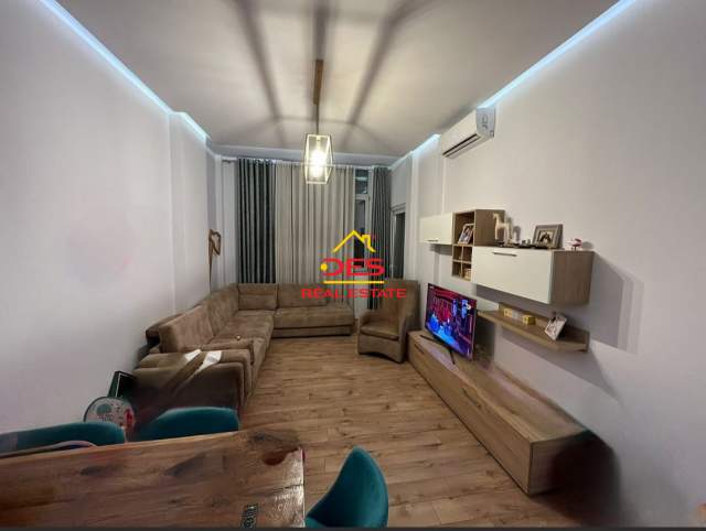 Tirane, shitet apartament 103 m² 116.000 Euro