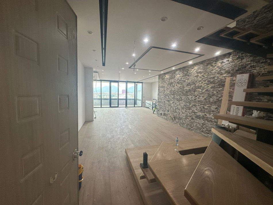 Tirane, shitet apartament  Dublex , 220 m² 484.000 € (Kodra e Diellit)