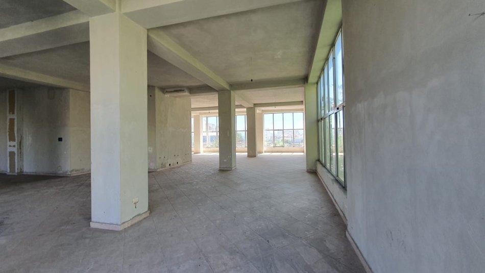 Tirane, shitet ambjent biznesi Kati 1, 347 m² 400.000 € (Shkolla e Bashkuar)