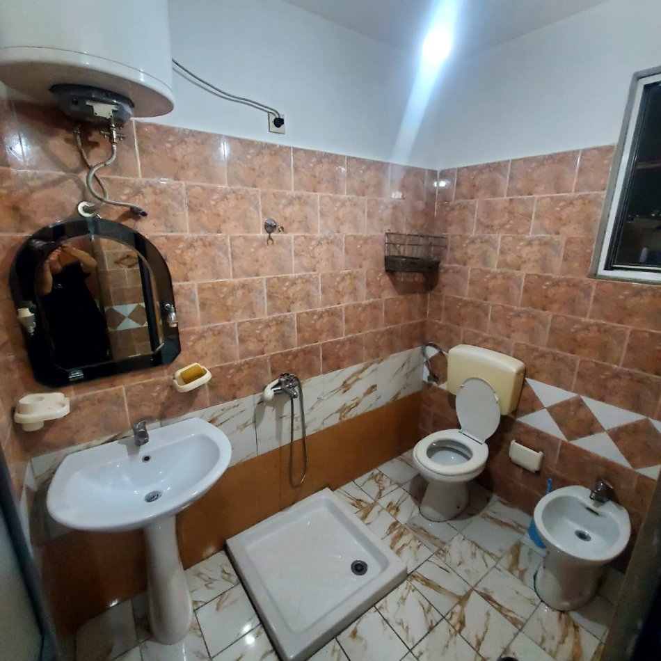 Tirane, jepet me qera apartament 1+1 Kati 2, 57 m² 260 € (Siri Kodra)