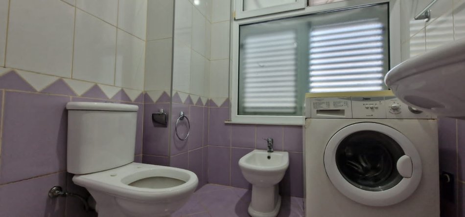 Tirane, jepet me qera apartament 1+1 Kati 2, 74 m² 350 € (Vilat Gjermane)