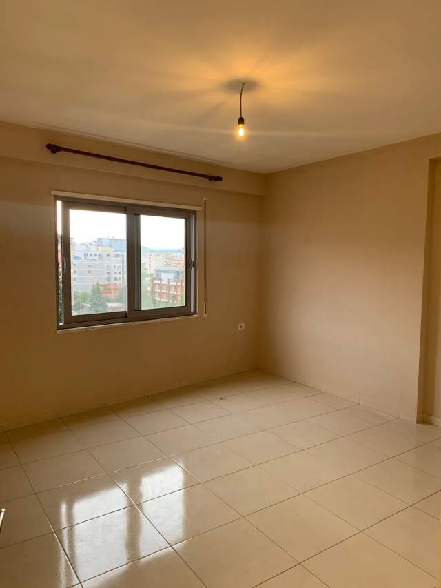 Tirane, jepet me qera apartament 2+1+BLK Kati 6, 85 m² 400 Euro (rruga Ibrahim Devishi)