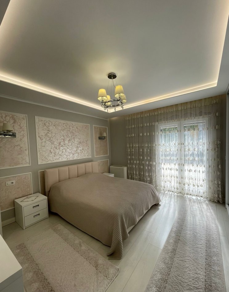 Tirane, jepet me qera apartament 3+1+Ballkon+ Post Parkimi, Kati 2, 152 m² 1.500 € (Rezidenca Kodra e Diellit 2)