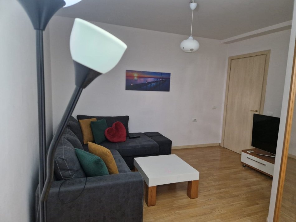 Tirane, jepet me qera apartament 1+1 Kati 1, 68 m² 500 € (Don Bosko)