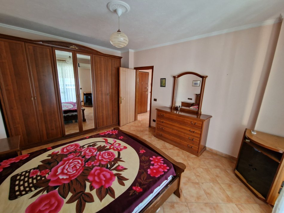 Durres, jepet me qera apartament 2+1+Ballkon Kati 7, 88 m² 400 € (UKD, Durres)