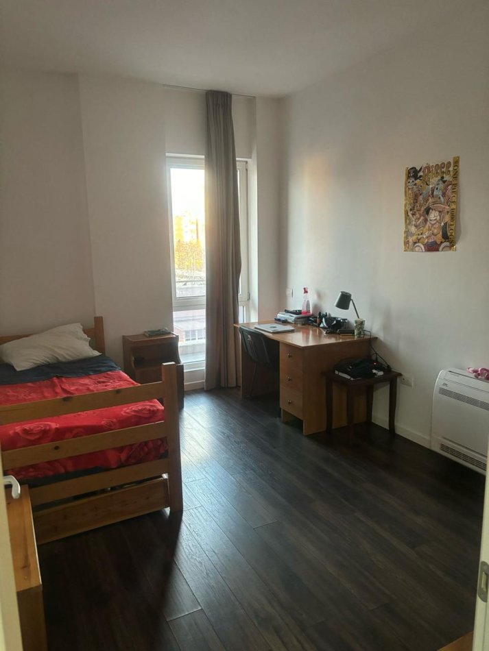 Tirane, jepet me qera apartament 3+1+Ballkon Kati 4, 170 m² 1.000 € (Fusha e Aviacionit)