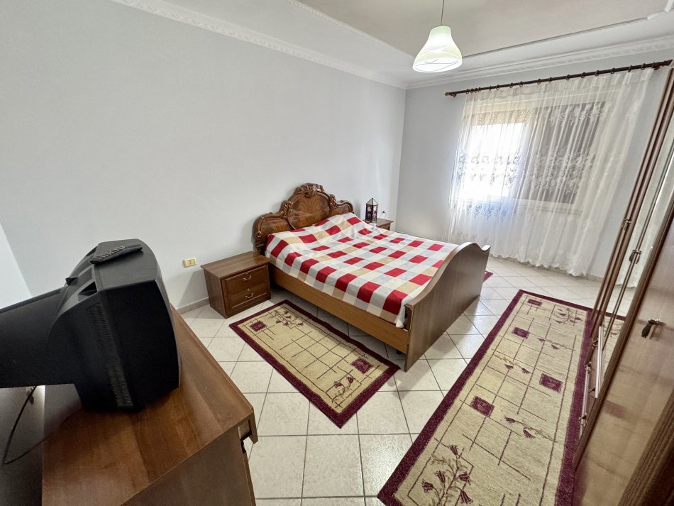 Tirane, jepet me qera 1+1+Ballkon Kati 11, 68 m² 450 € (Prane Kompleksit Square 21)