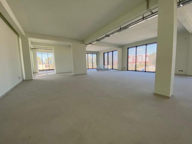 Tirane, jepet me qera ambjent biznesi Kati 0, 3.600 m² 13.000 Euro (Mezeze)