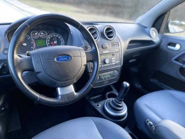 Tirane, shes makine Ford Fiesta Automatike Viti 2008,