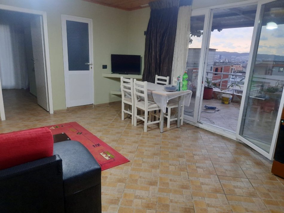 Tirane, jepet me qera Vile 1+1+Ballkon Kati 3, 70 m² 331 € (Kodra e priftit , prane shkolles mrekullia, Rruga marie kraja)