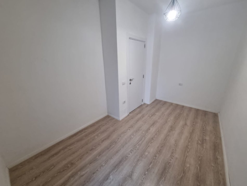 Tirane, jepet me qera apartament 2+1 Kati 7, 85 m² 650 € (rruga ndre mjeda)