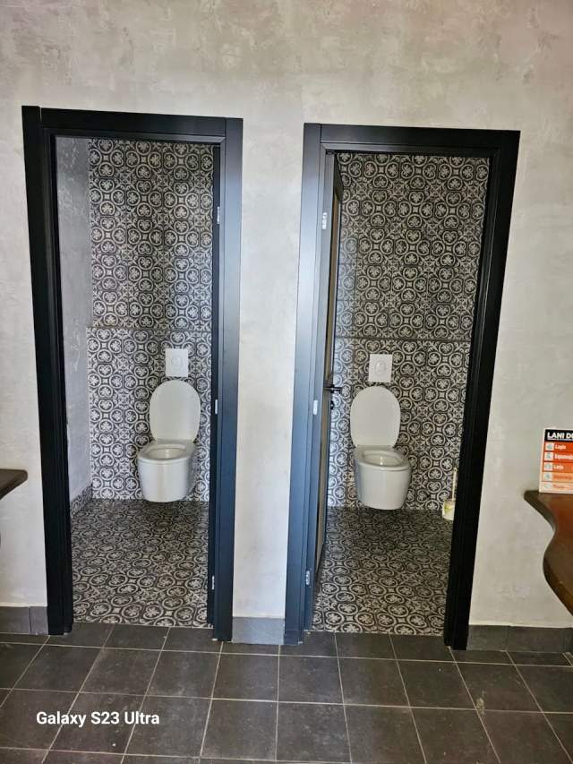 Tirane, jepet me qera ambjent biznesi Kati 1, 750 m² 2.500 Euro (Kombinat)