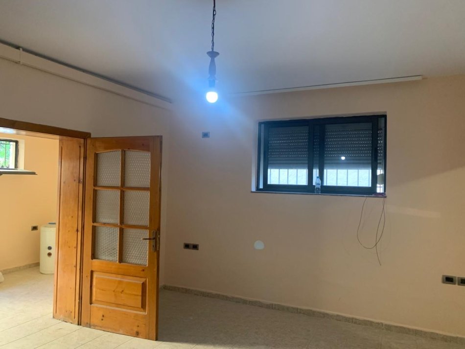 Tirane, jepet me qera zyre Kati 1, 62 m² 500 € (Sabaudin Gabrani , 21 Dhjetori)