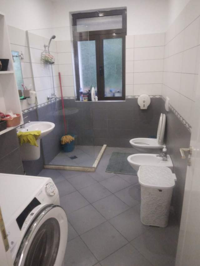 Tirane, jepet me qera shtepi 1+1+A Kati 2, 70 m² 500 Euro (rruga Sulejman Delvina)