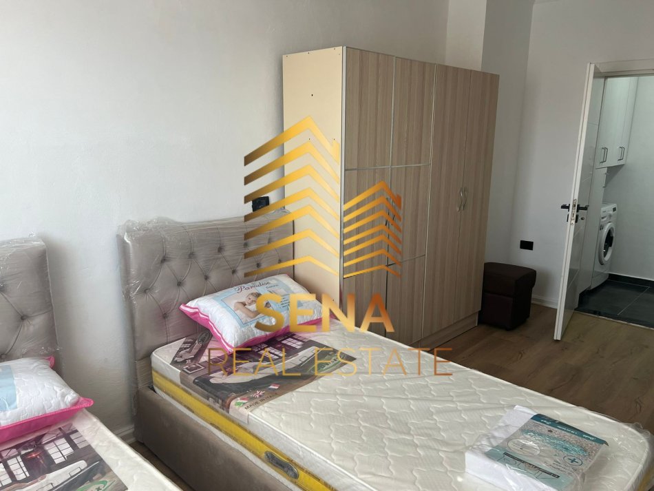 Tirane, jepet me qera apartament 2+1 Kati 3, 105 m² 450 € (Rruga e Dibres)