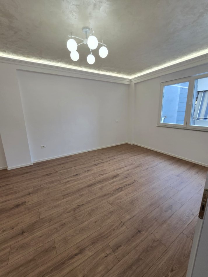 Tirane, shes 2+1+Aneks+Ballkon Kati 7, 210.000 € (rruga Kavajes)