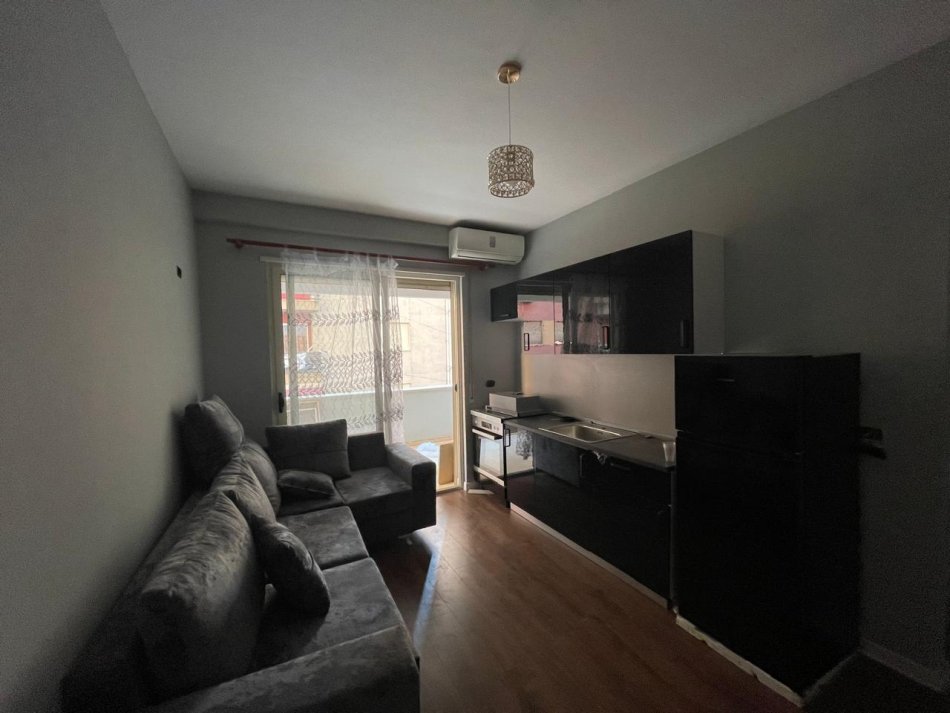 Tirane, jepet me qera apartament 1+1 Kati 2, 55 m² 400 € (RRUGA FEDERIK SHIROKA)